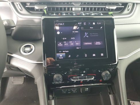 New 2025 Jeep Grand Cherokee Altitude image 15