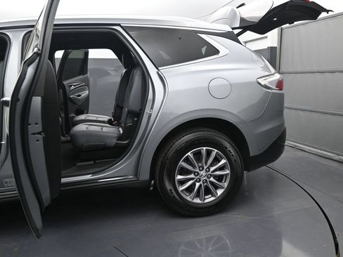Used 2023 Buick Enclave Essence AWD/4WD image 12