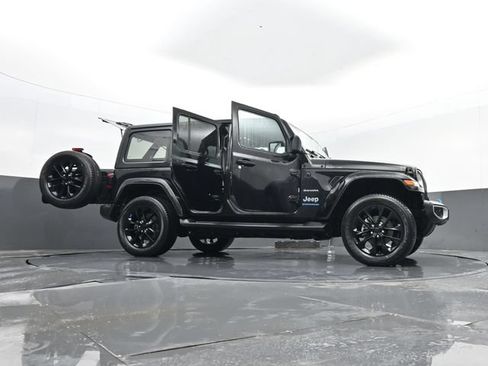 Used 2023 Jeep Wrangler Unlimited Sahara w/ Cold Weather Group AWD/4WD image 35