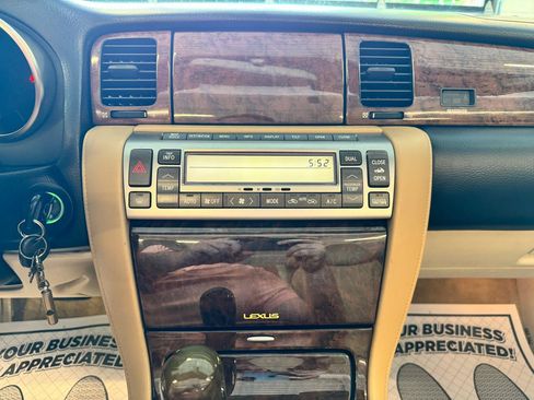 Used 2008 Lexus SC 430 Convertible RWD image 28