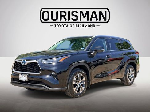 Used 2022 Toyota Highlander XLE AWD/4WD image 24