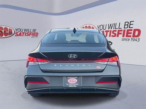 Used 2024 Hyundai Elantra SEL image 7