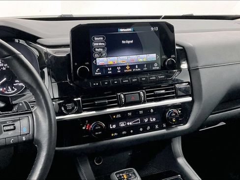 Used 2025 Nissan Pathfinder SL FWD image 7