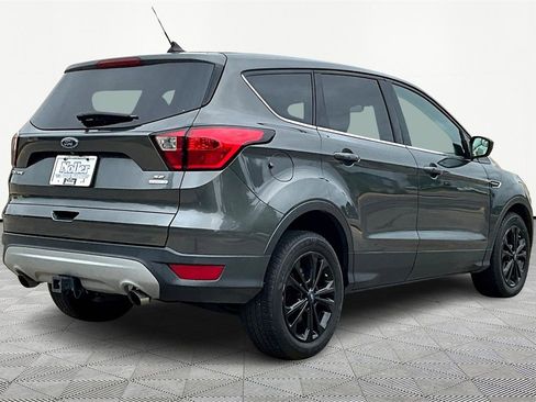 Used 2019 Ford Escape SE image 2