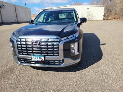 Used 2024 Hyundai Palisade Calligraphy image 3