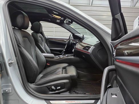 Used 2019 BMW 530i xDrive w/ Convenience Package AWD/4WD image 14