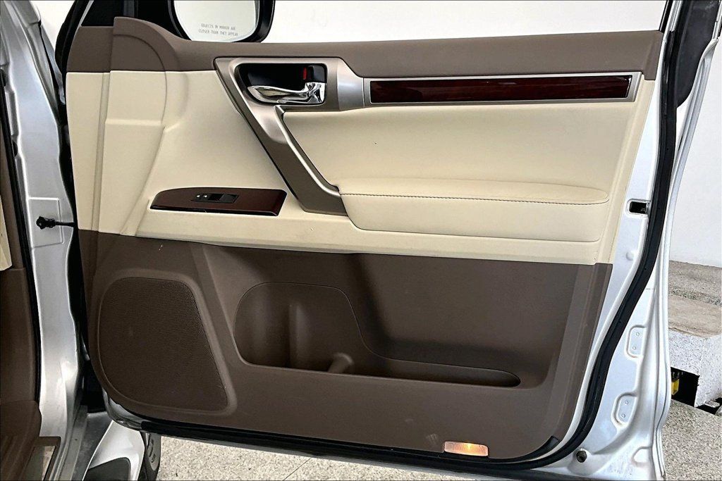 Used 2018 Lexus GX 460 Luxury w/ Preferred Accessory Package AWD/4WD image 22