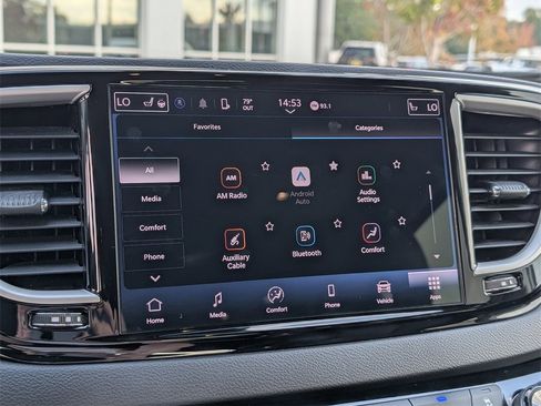 Used 2024 Chrysler Pacifica Touring-L image 19