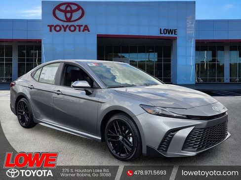New 2026 Toyota Camry SE FWD image 1