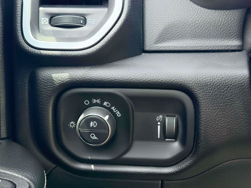 Used 2025 RAM 2500 Big Horn AWD/4WD image 18