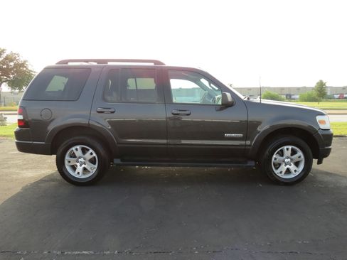 Used 2007 Ford Explorer XLT image 4