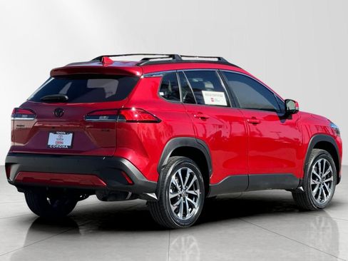 Used 2022 Toyota Corolla Cross XLE w/ Black Badges Package (TMS) image 3