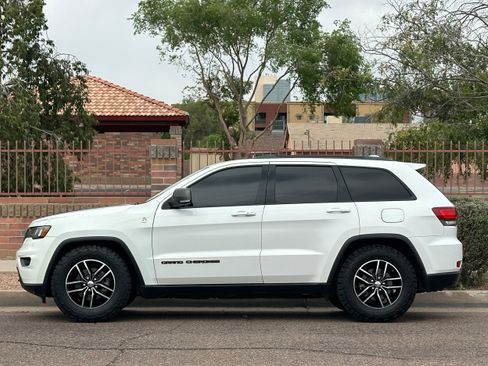 Used 2018 Jeep Grand Cherokee Trailhawk image 3