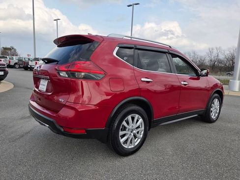 Used 2017 Nissan Rogue SV w/ SV Premium Package image 11