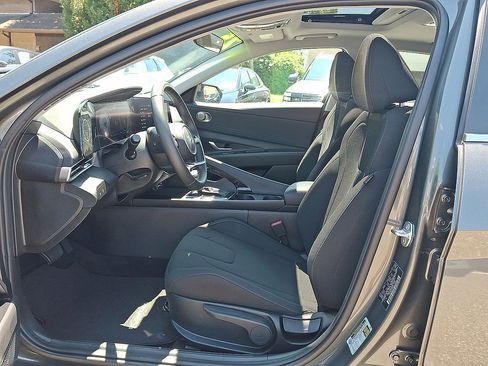 Certified 2025 Hyundai Elantra SEL FWD image 11