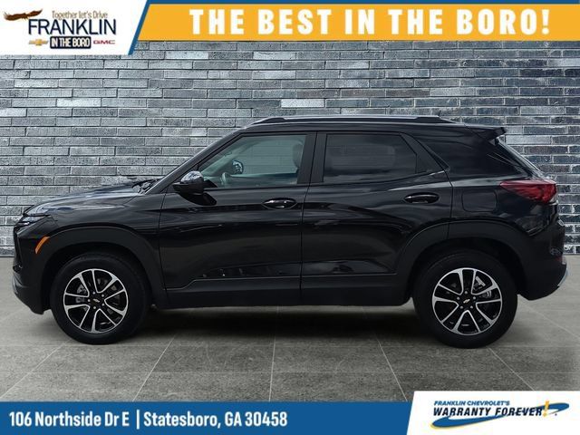Used 2025 Chevrolet TrailBlazer LT AWD/4WD image 2