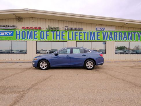 Used 2024 Chevrolet Malibu LT image 3