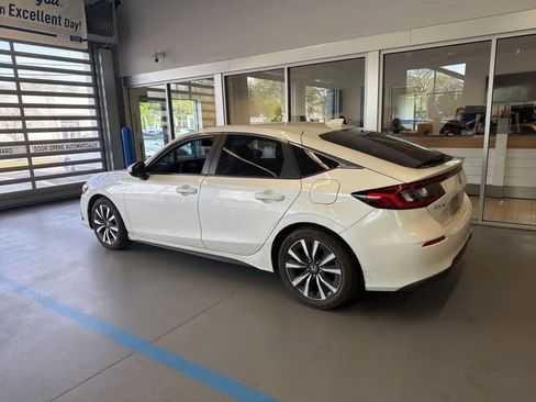 Used 2024 Honda Civic EX-L image 10