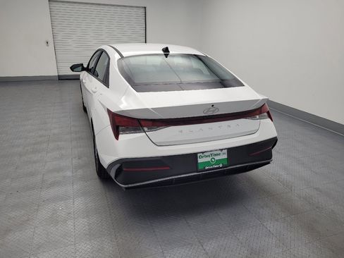 Used 2024 Hyundai Elantra SE FWD image 6