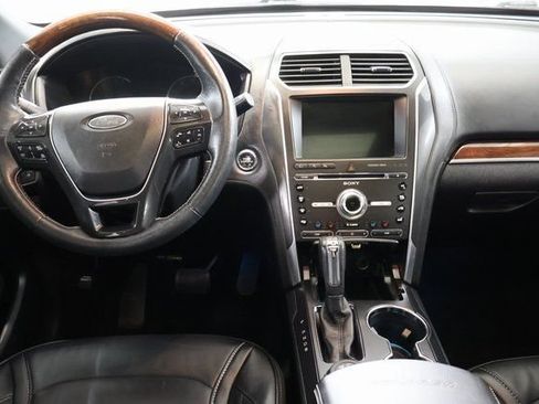 Used 2017 Ford Explorer Platinum AWD/4WD image 13