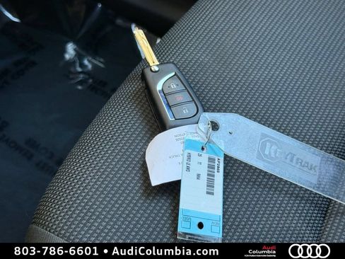 Used 2025 Toyota RAV4 LE AWD/4WD image 32