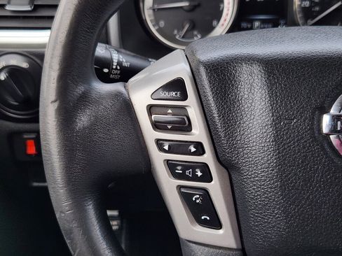 Used 2017 Nissan Titan SV image 18