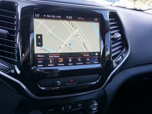 Used 2019 Jeep Cherokee Limited FWD image 4