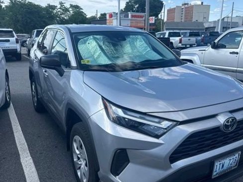 Used 2024 Toyota RAV4 LE AWD/4WD image 4