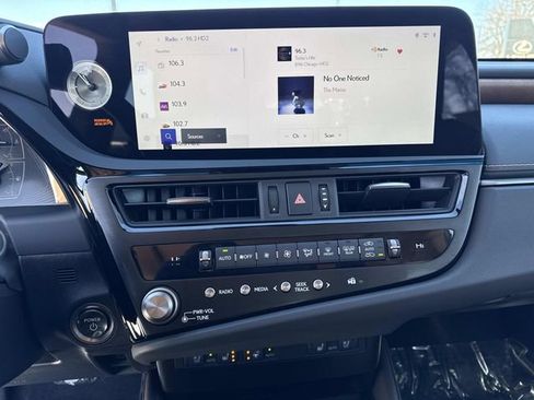 Certified 2025 Lexus ES 300h 300h w/ Premium Package image 24