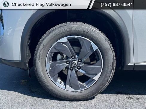 Used 2024 Nissan Rogue SV FWD image 5