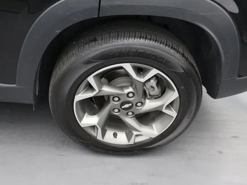 Used 2025 Chevrolet Trax LT FWD image 37