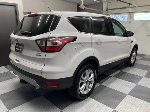Used 2017 Ford Escape SE image 6