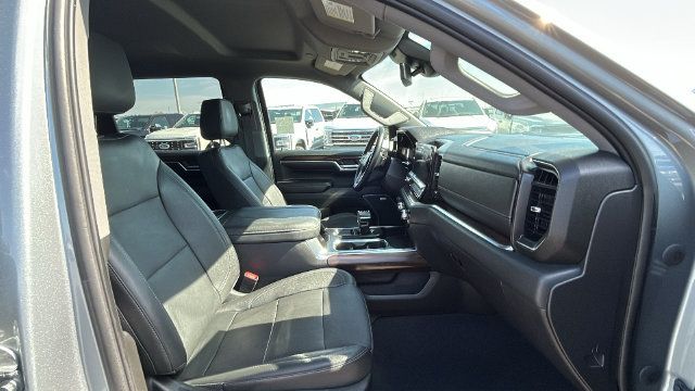 Used 2023 GMC Sierra 1500 SLT w/ SLT Premium Plus Package AWD/4WD image 11