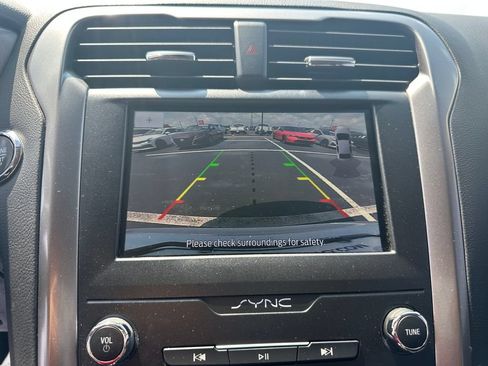 Used 2020 Ford Fusion SE FWD image 23
