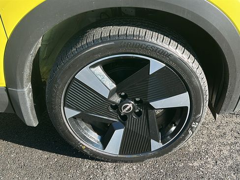 Certified 2025 Nissan Kicks SR image 13