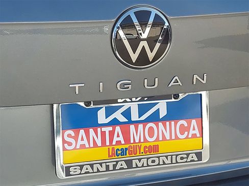 Used 2022 Volkswagen Tiguan SE image 40