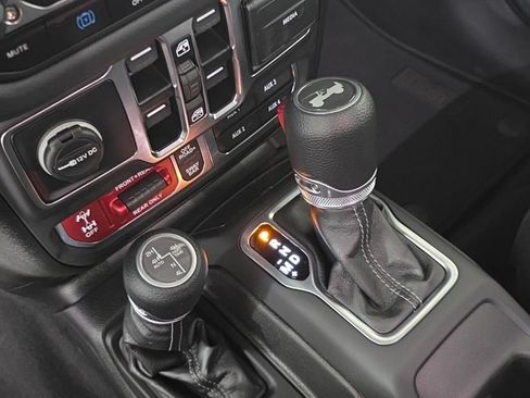 Used 2025 Jeep Wrangler Unlimited Rubicon 4xe w/ Safety Group AWD/4WD image 23