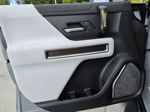 Used 2025 GMC Hummer EV 2X w/ LPO, Dark Essentials Package AWD/4WD image 16