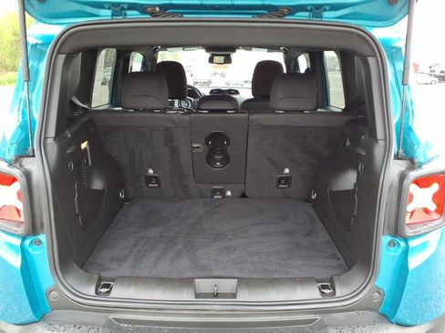 Used 2022 Jeep Renegade Altitude w/ Convenience Group AWD/4WD image 19