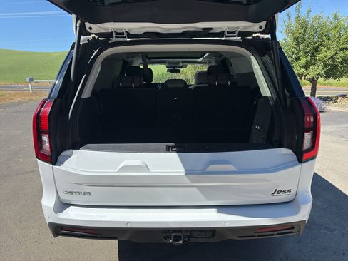 Used 2025 Ford Expedition Active AWD/4WD image 11