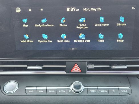 Used 2024 Hyundai Elantra SEL w/ Convenience Package FWD image 16