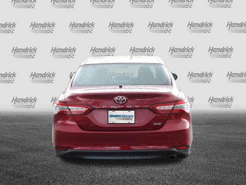 Used 2018 Toyota Camry XLE image 8