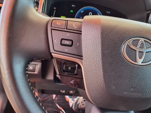 Used 2025 Toyota Camry SE FWD image 20