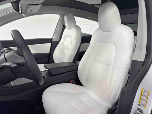 Used 2021 Tesla Model Y Long Range image 38