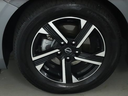 Certified 2024 Nissan Sentra SV FWD image 37