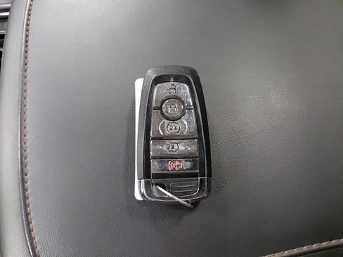 Used 2024 Lincoln Aviator AWD w/ Premium Package image 30