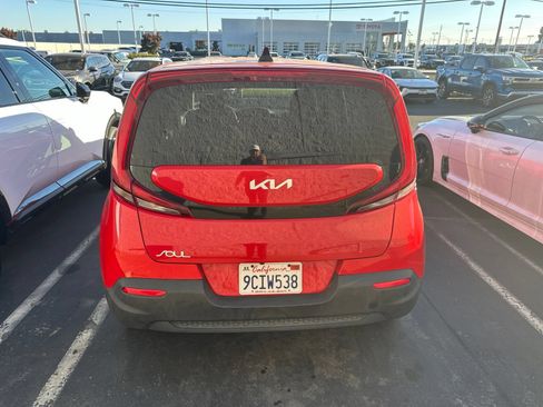 Used 2022 Kia Soul LX w/ Technology Package FWD image 6