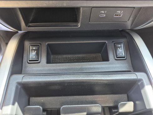 Used 2020 Nissan Titan SV w/ SV Convenience Package image 9