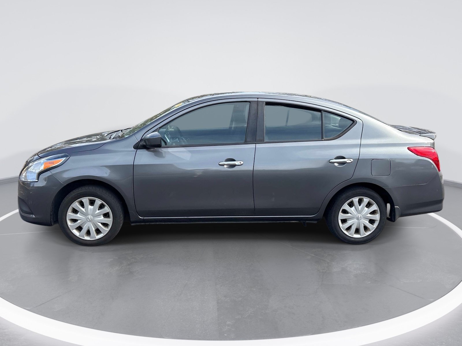 Used 2017 Nissan Versa SV FWD image 5