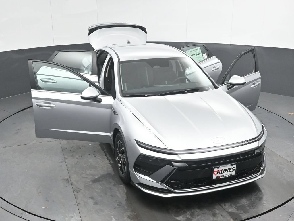 New 2026 Hyundai Sonata Blue FWD image 32
